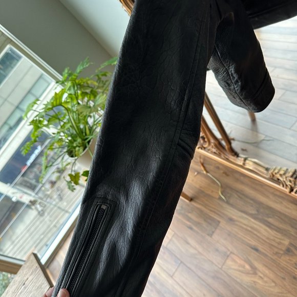 Cropped Motorcycle Black Leather Jacket - Picture 5 of 16